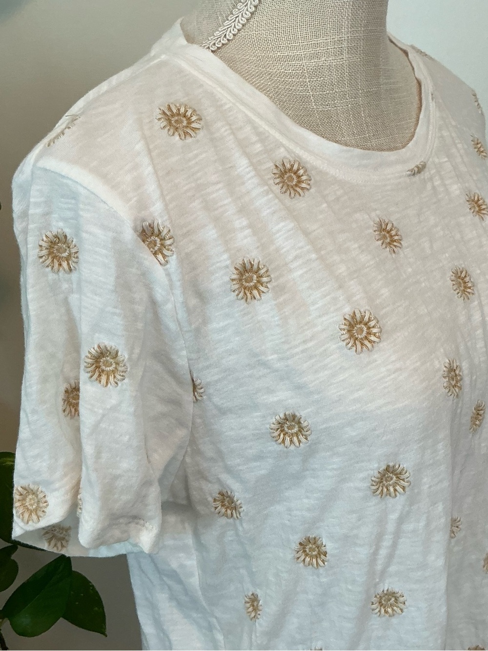 Lucky Brand | White and Gold Embroidered Short Sleeve Shirt size Large - Picture 3 of 10